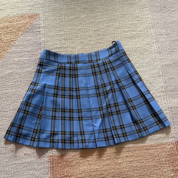 Aritzia Dresses & Skirts - NWOT Aritzia olive pleated mini skirt